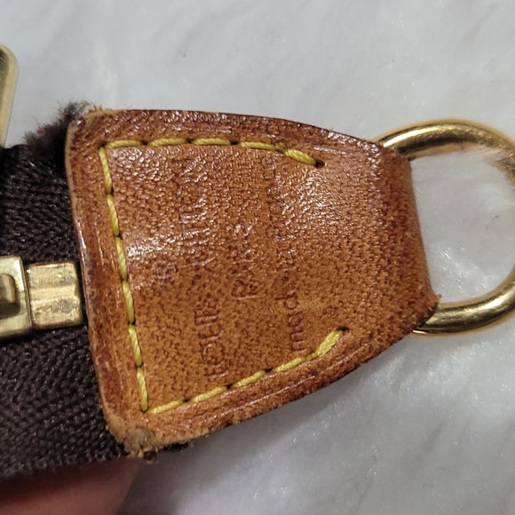 Louis Vuitton Cosmetics Pouch / Pochette - Picture 16 of 16